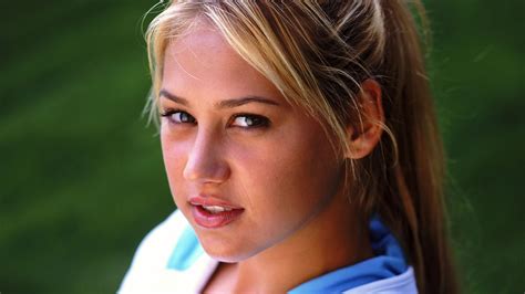 anna kournikova sexy pics|Les photos de la belle Anna Kournikova : toute sa carrière en。